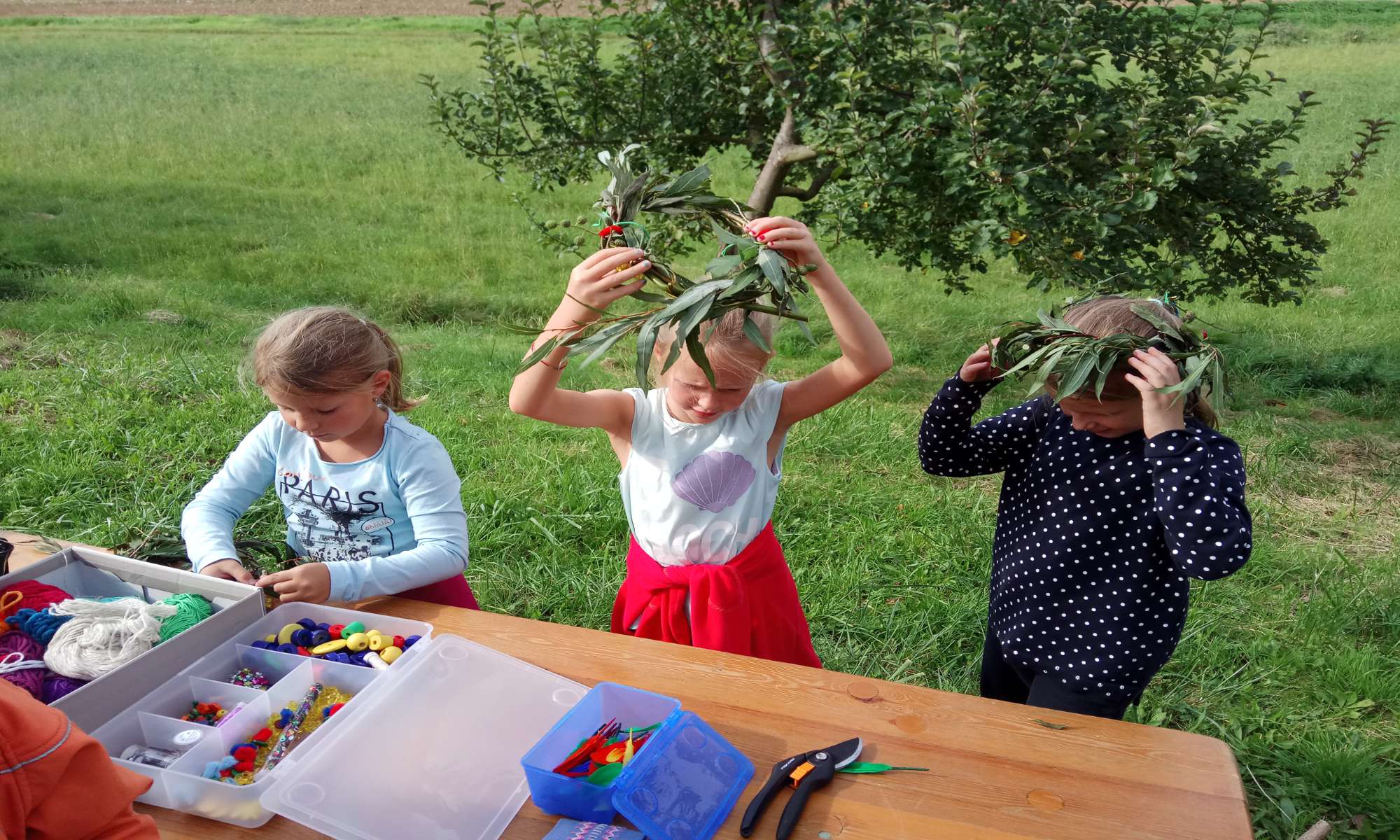 Kinder basteln mit Naturmaterialien bei Natur reality in Lichtenfels, Franken