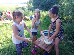 Stockbrot und Lagerfeuer beim Naturgeburtstag bei Natur reality in Lichtenfels, Franken