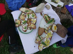 Kräuterbrote mit Wildkräutern bei Natur reality in Lichtenfels, Franken